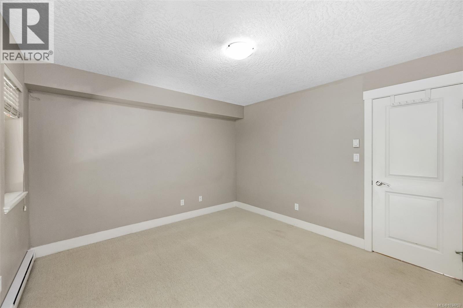 3 2918 Shelbourne St, Victoria, British Columbia  V8R 4M6 - Photo 38 - 1034752