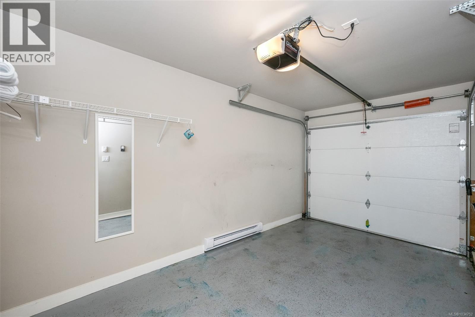 3 2918 Shelbourne St, Victoria, British Columbia  V8R 4M6 - Photo 41 - 1034752
