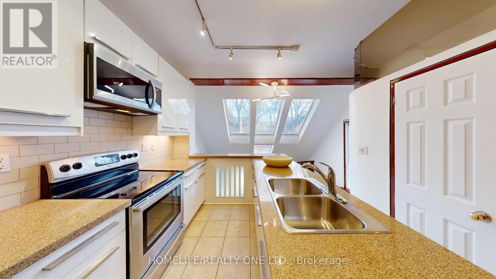 25 Riverdale Avenue, Toronto, Ontario  M4K 1C2 - Photo 12 - E13090792