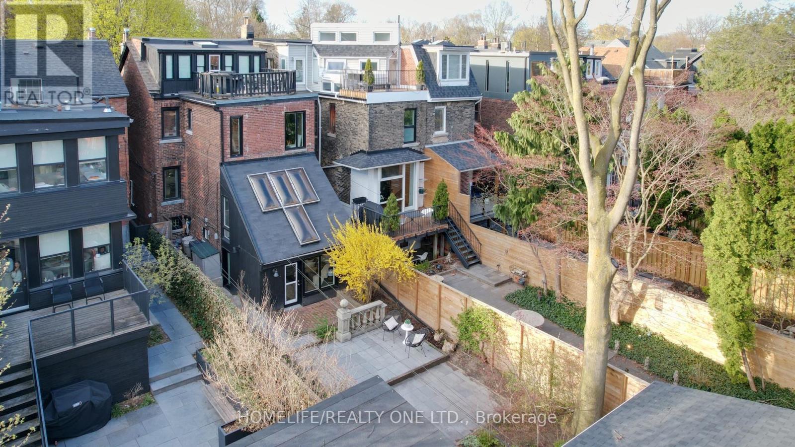 25 Riverdale Avenue, Toronto, Ontario  M4K 1C2 - Photo 2 - E13090792