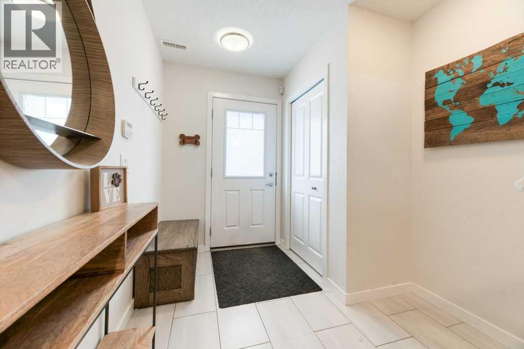 204 Sundown Road, Cochrane, Alberta  T4C 2M5 - Photo 12 - A2301329