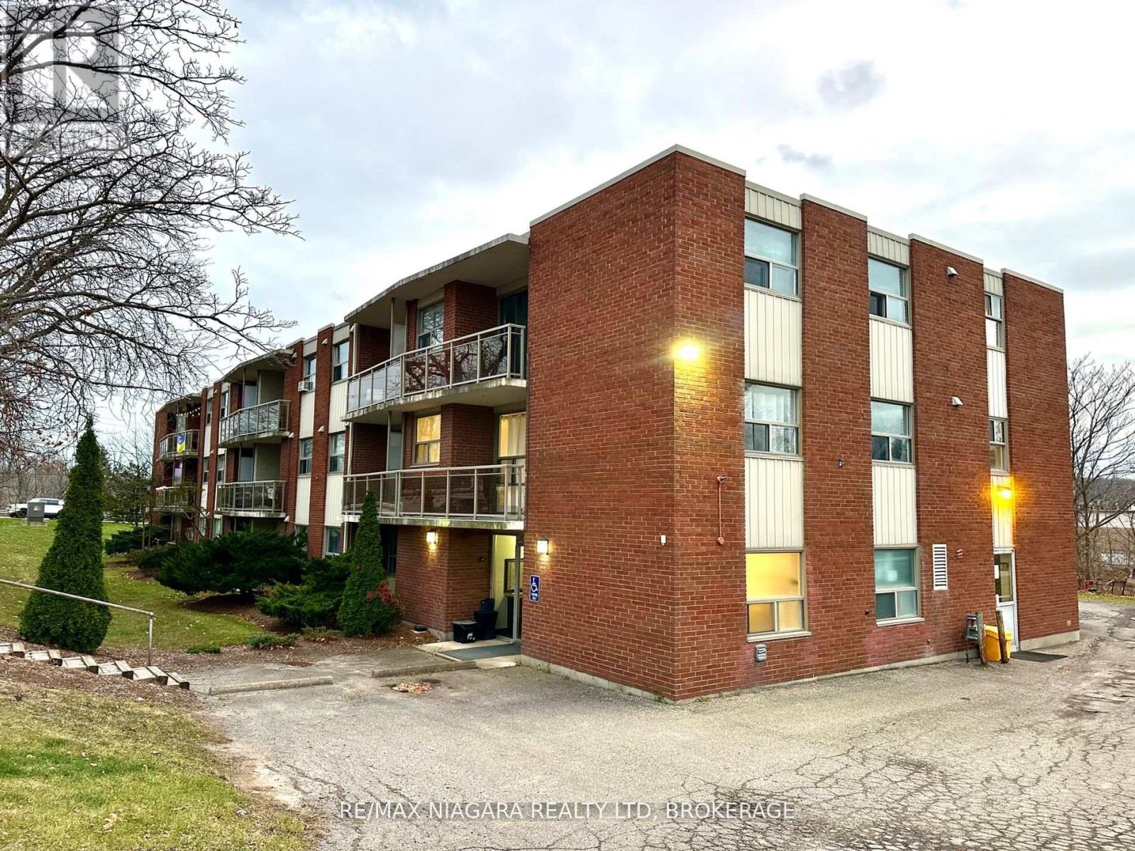 101 - 7 Riverview Boulevard, St. Catharines, Ontario  L2T 3L5 - Photo 1 - X13093194