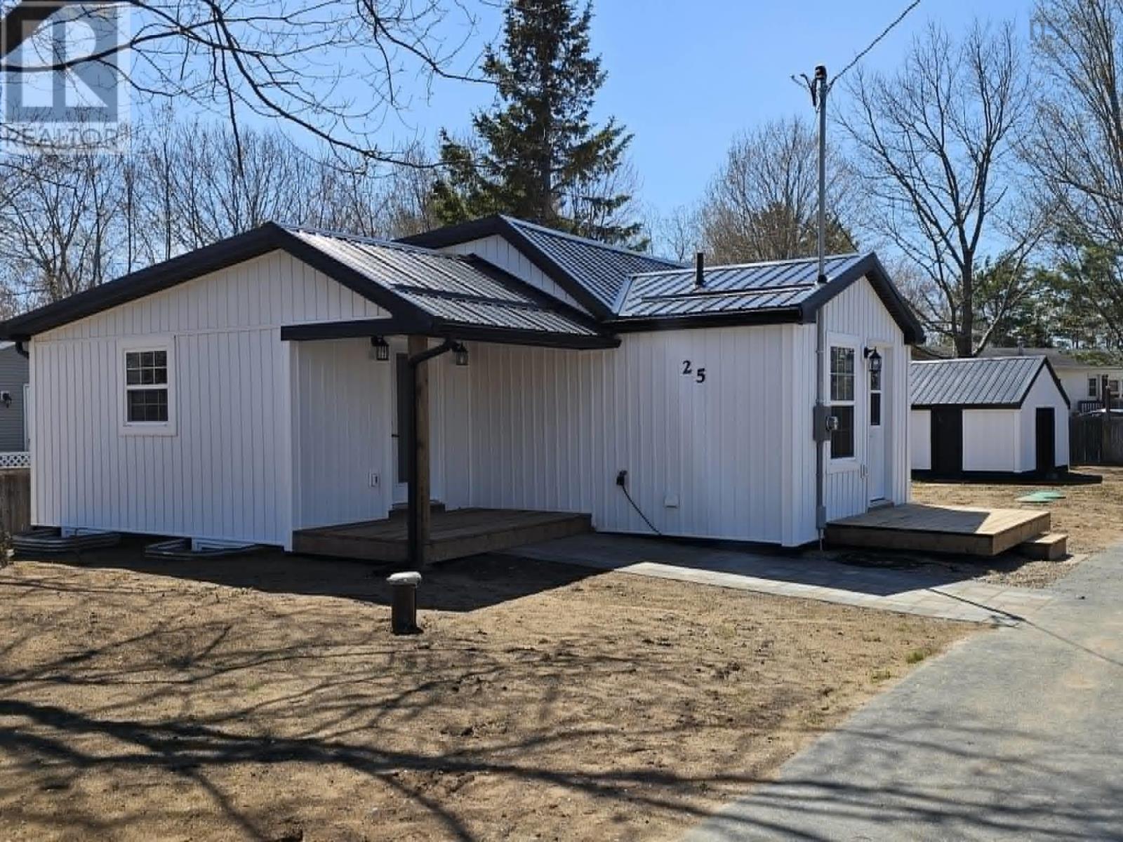 25 Brown Street, Berwick, Nova Scotia  B0P 1E0 - Photo 1 - 202609867