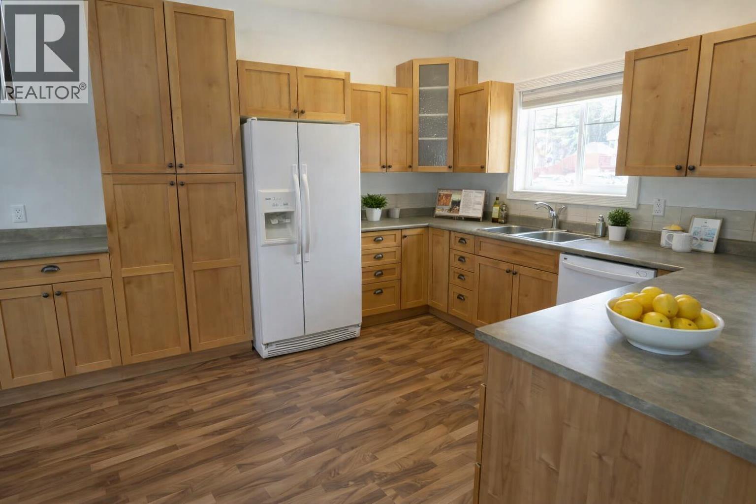 335 W 6th Street, Vanderhoof, British Columbia  V0J 3A0 - Photo 5 - R3120363