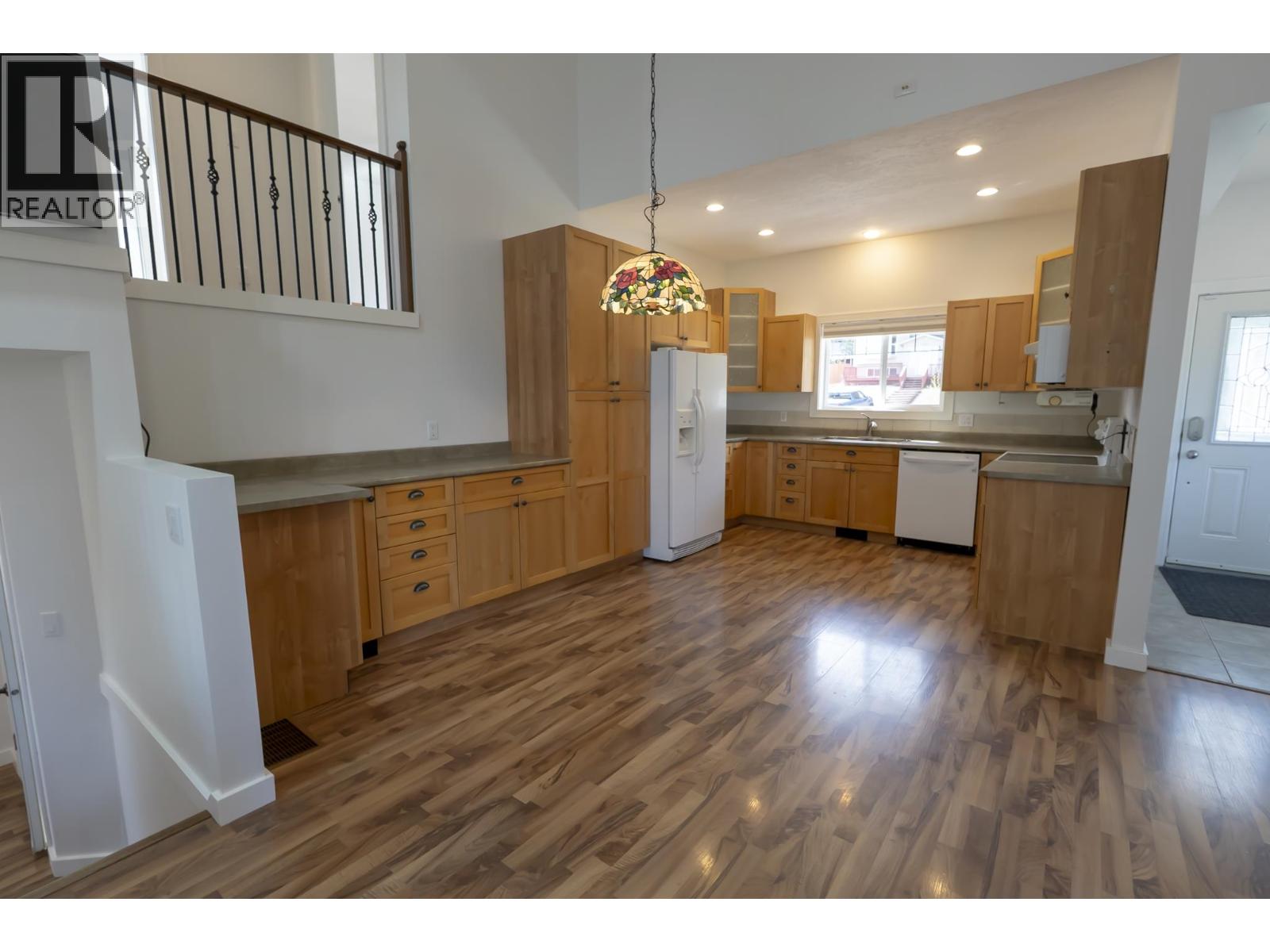 335 W 6th Street, Vanderhoof, British Columbia  V0J 3A0 - Photo 6 - R3120363