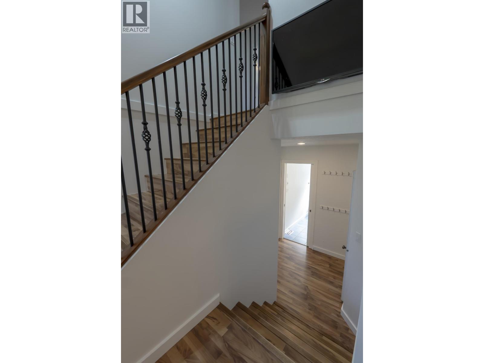 335 W 6th Street, Vanderhoof, British Columbia  V0J 3A0 - Photo 10 - R3120363