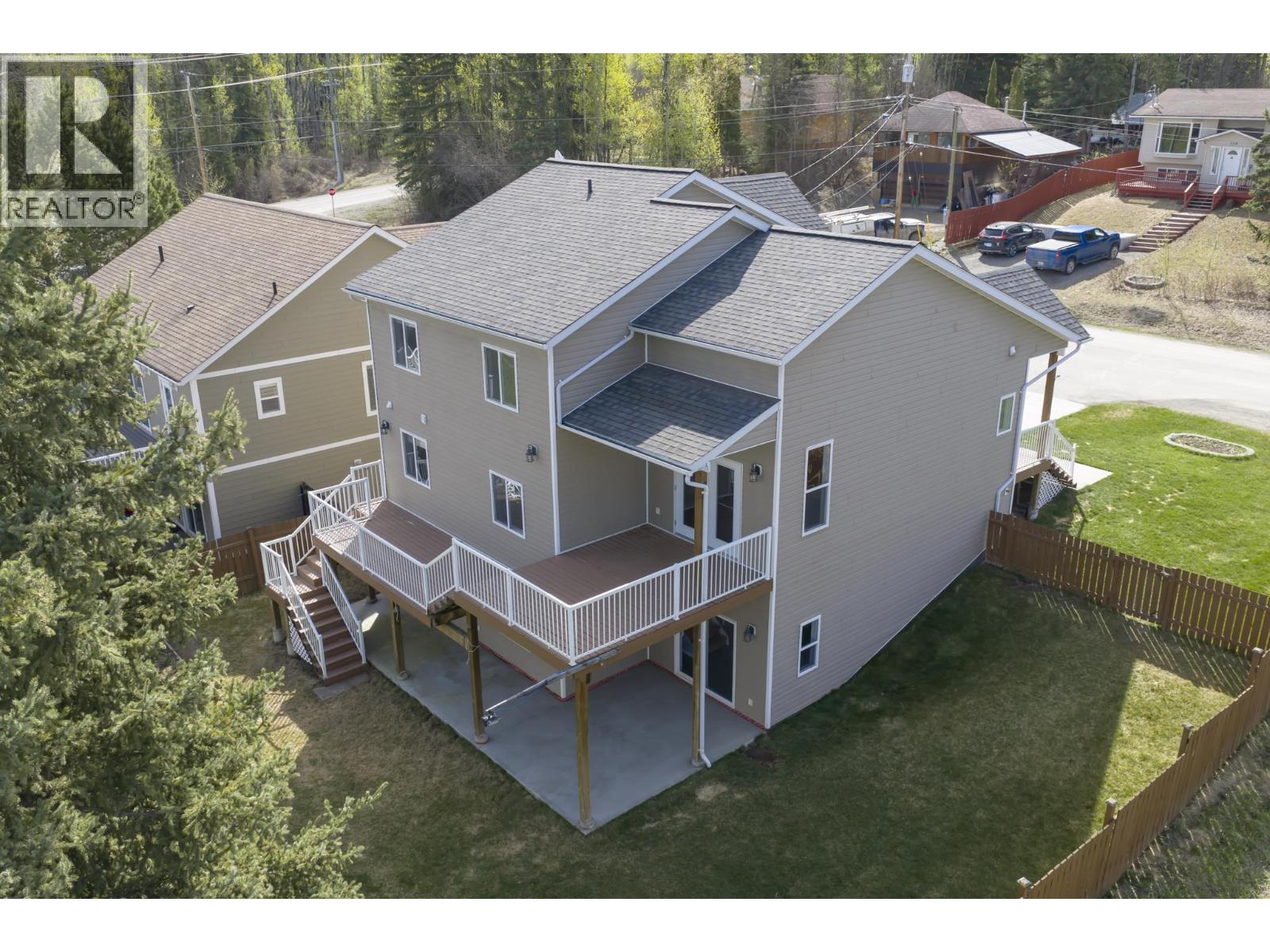 335 W 6th Street, Vanderhoof, British Columbia  V0J 3A0 - Photo 2 - R3120363