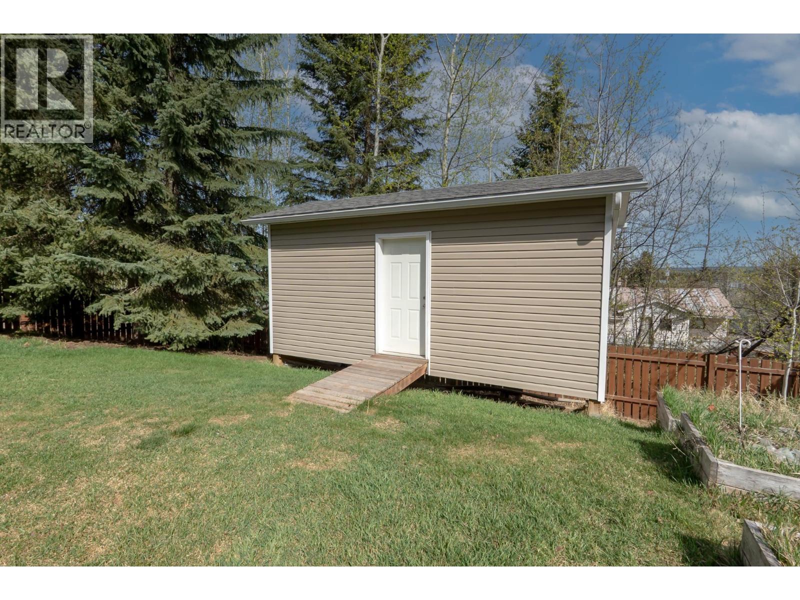 335 W 6th Street, Vanderhoof, British Columbia  V0J 3A0 - Photo 24 - R3120363