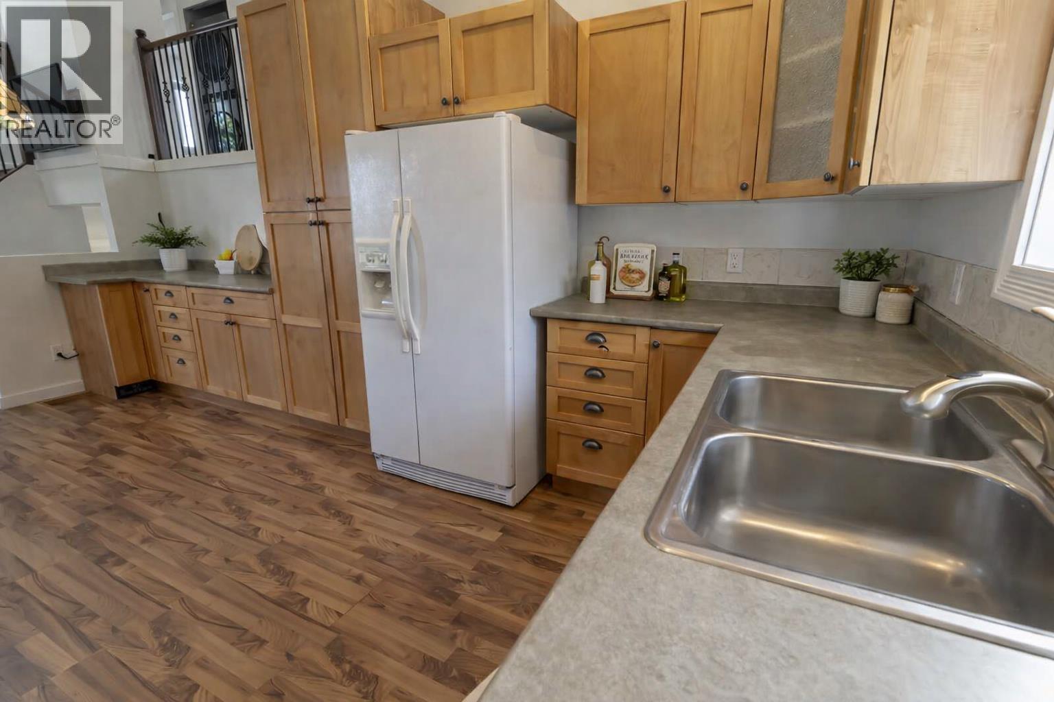 335 W 6th Street, Vanderhoof, British Columbia  V0J 3A0 - Photo 4 - R3120363