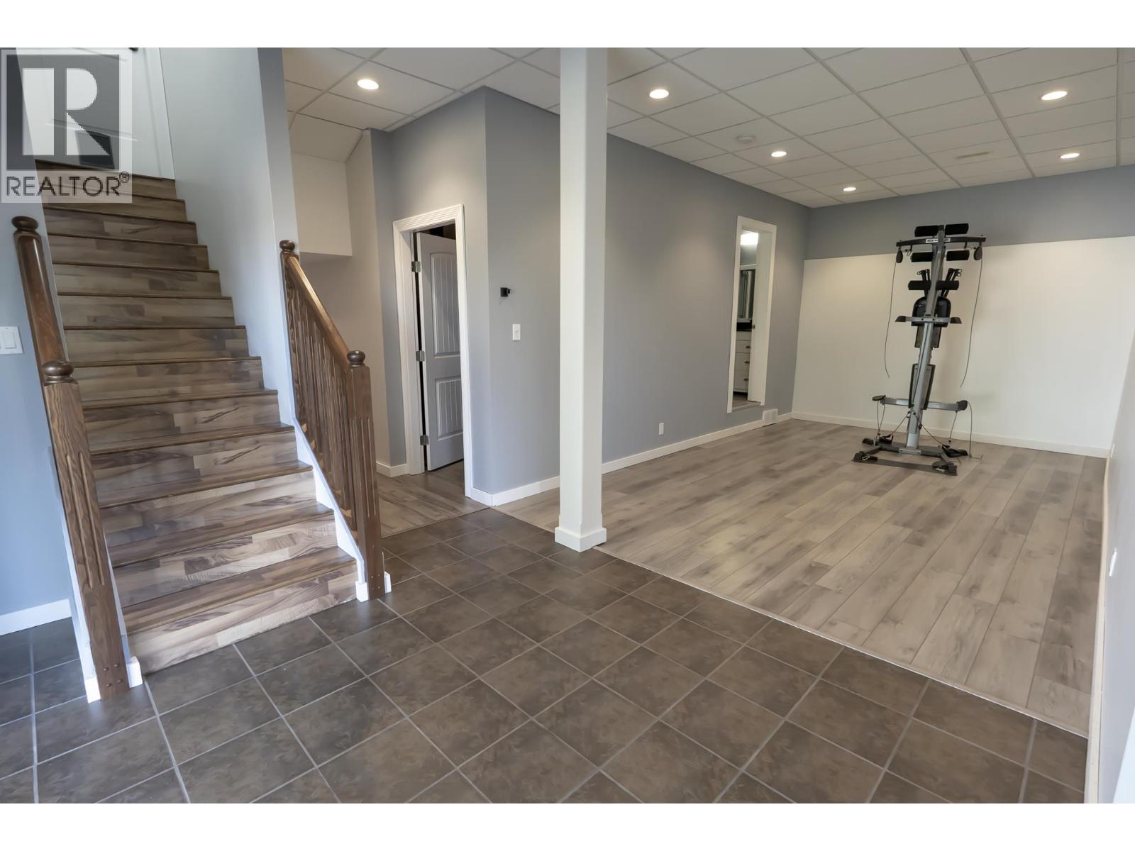 335 W 6th Street, Vanderhoof, British Columbia  V0J 3A0 - Photo 17 - R3120363
