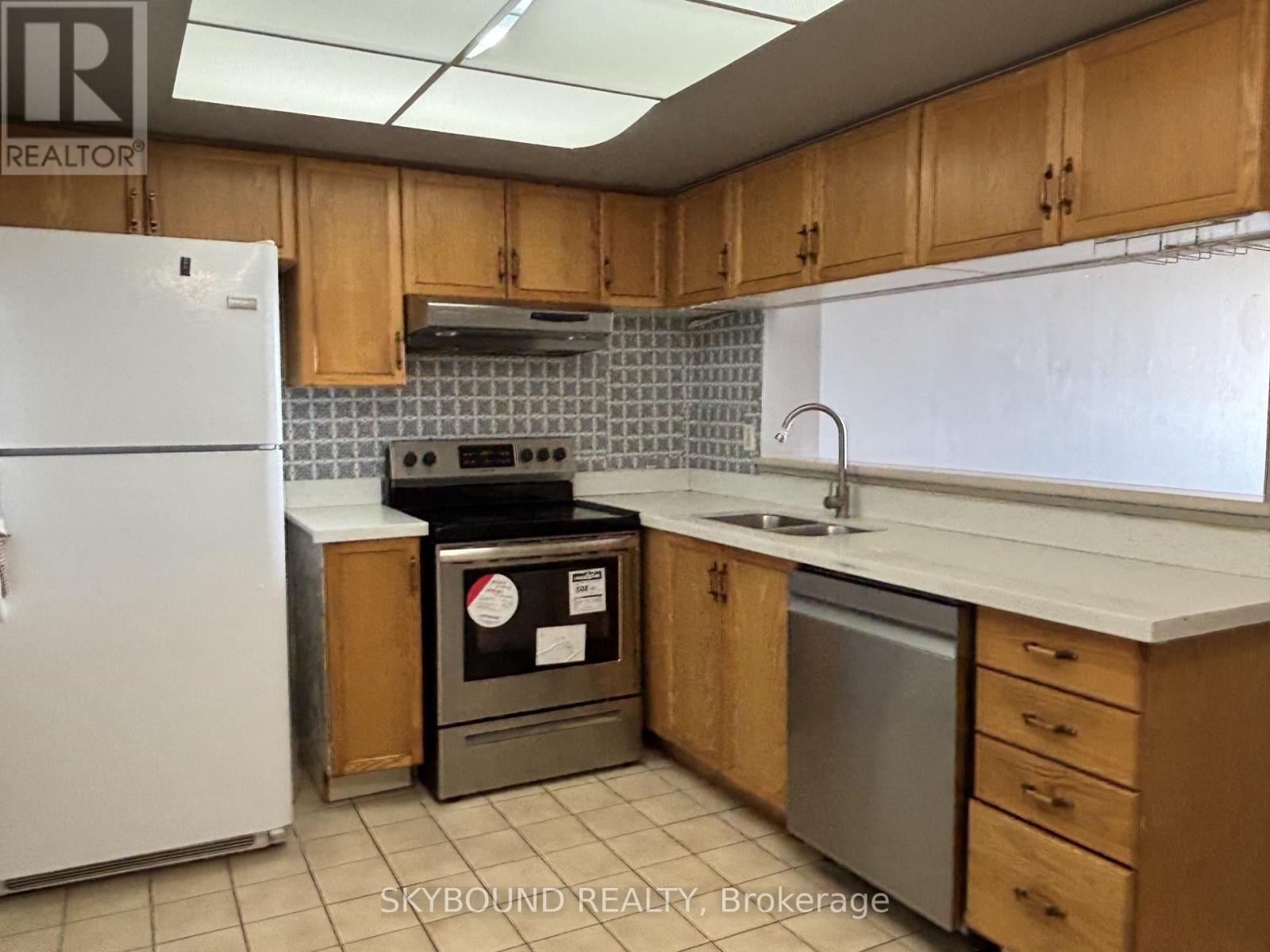 1607 - 350 Alton Towers Circle, Toronto, Ontario  M1V 5E3 - Photo 2 - E13093136