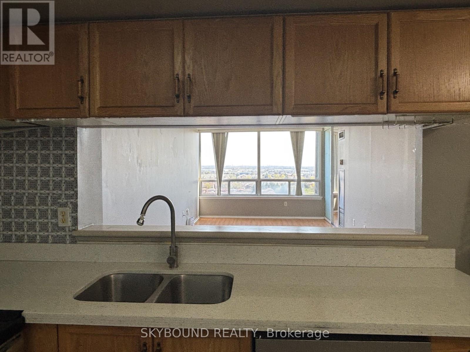 1607 - 350 Alton Towers Circle, Toronto, Ontario  M1V 5E3 - Photo 3 - E13093136