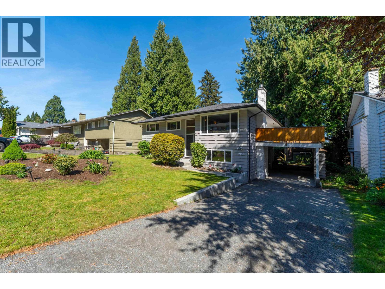 924 Garrow Drive, Port Moody, British Columbia  V3H 1H9 - Photo 3 - R3120100
