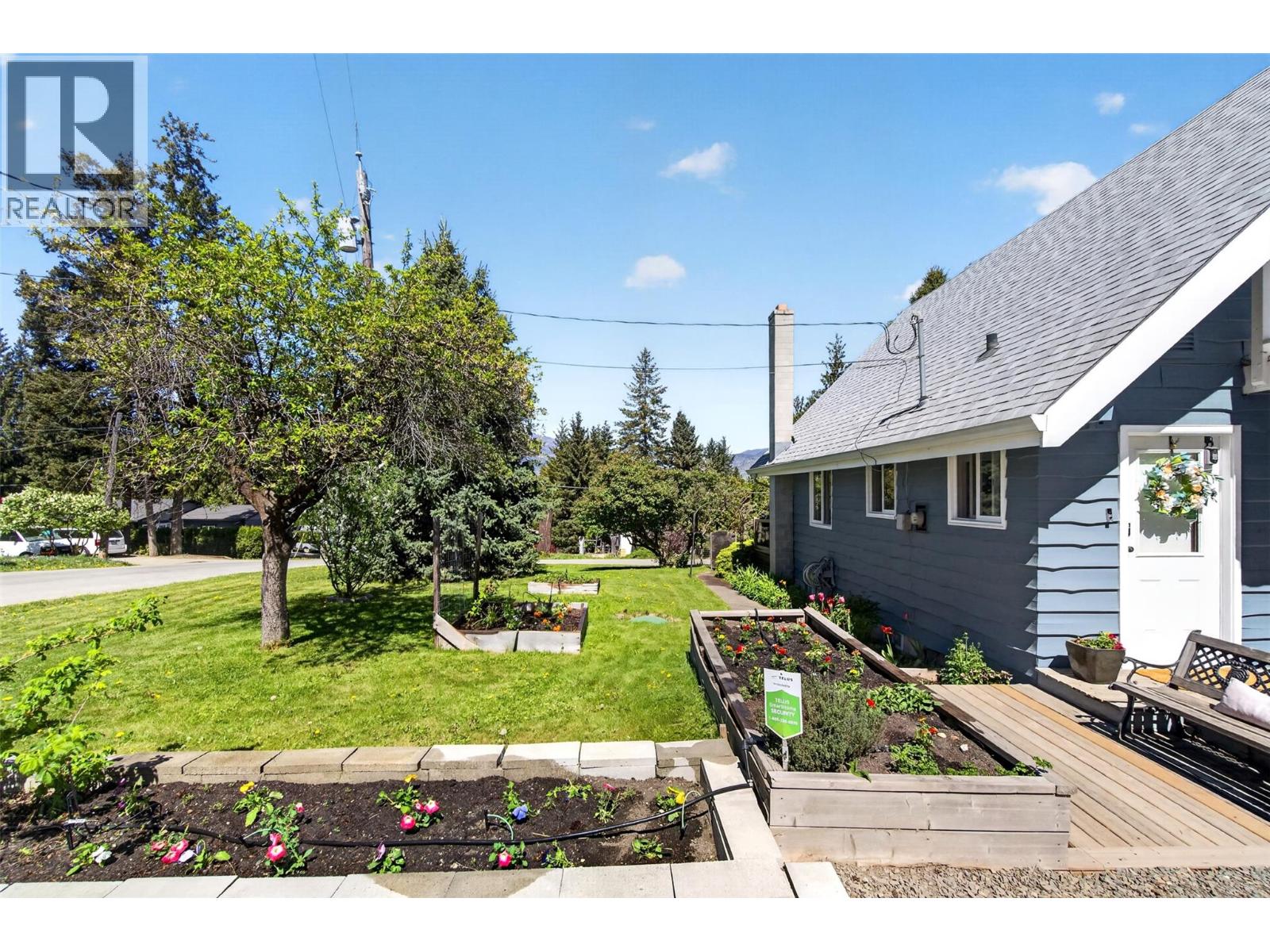 2814 Caen Road, Sorrento, British Columbia  V0E 2W0 - Photo 4 - 10376956