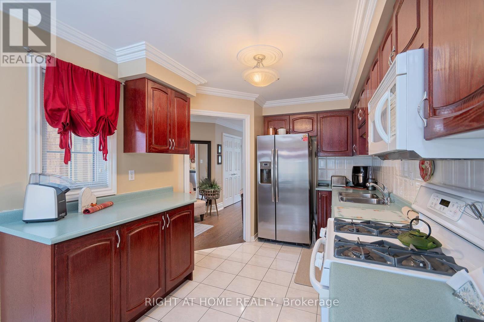104 Pinedale Gate, Vaughan, Ontario  L4L 8X3 - Photo 13 - N13093180