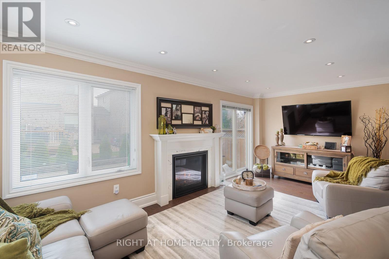 104 Pinedale Gate, Vaughan, Ontario  L4L 8X3 - Photo 7 - N13093180