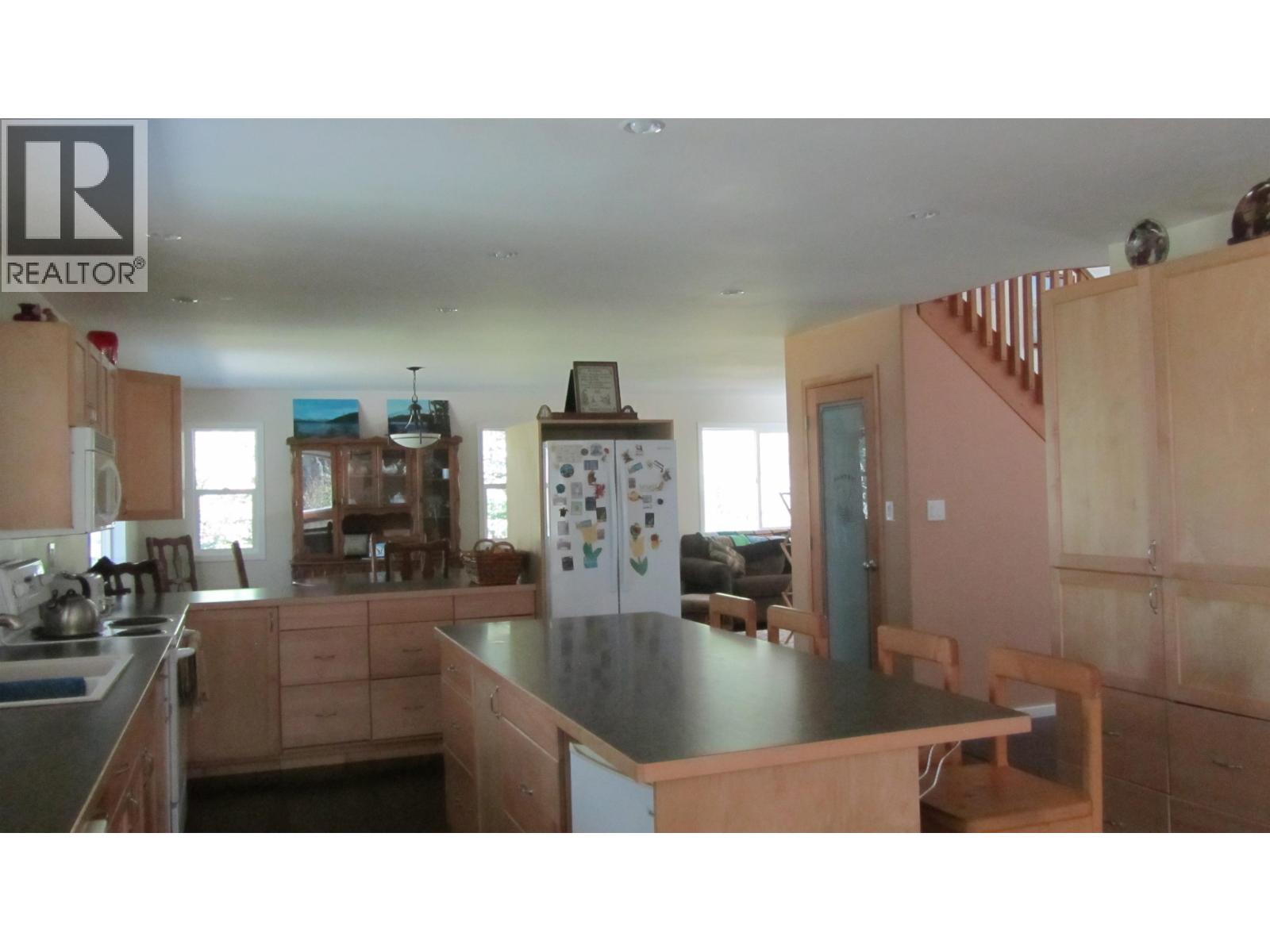 5369 Kallum Drive, 108 Mile Ranch, British Columbia  V0K 2Z0 - Photo 8 - R3120560
