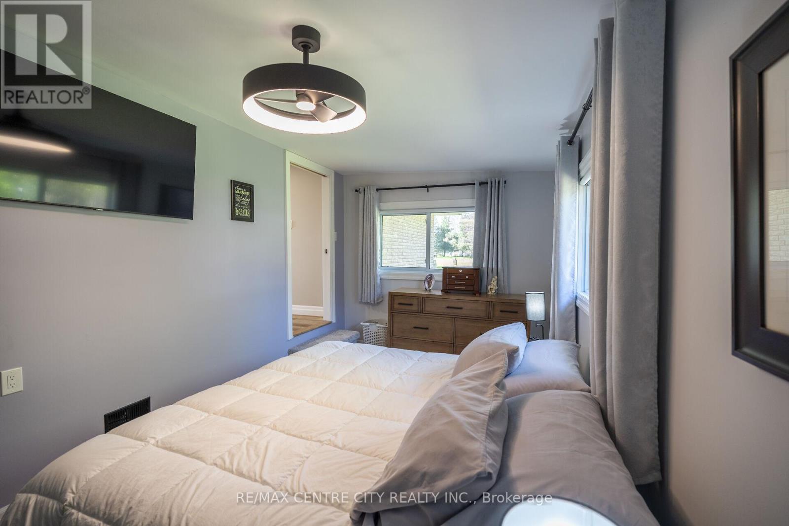 29883 West Bothwell Road, Chatham-Kent, Ontario  N0P 1C0 - Photo 18 - X13090452