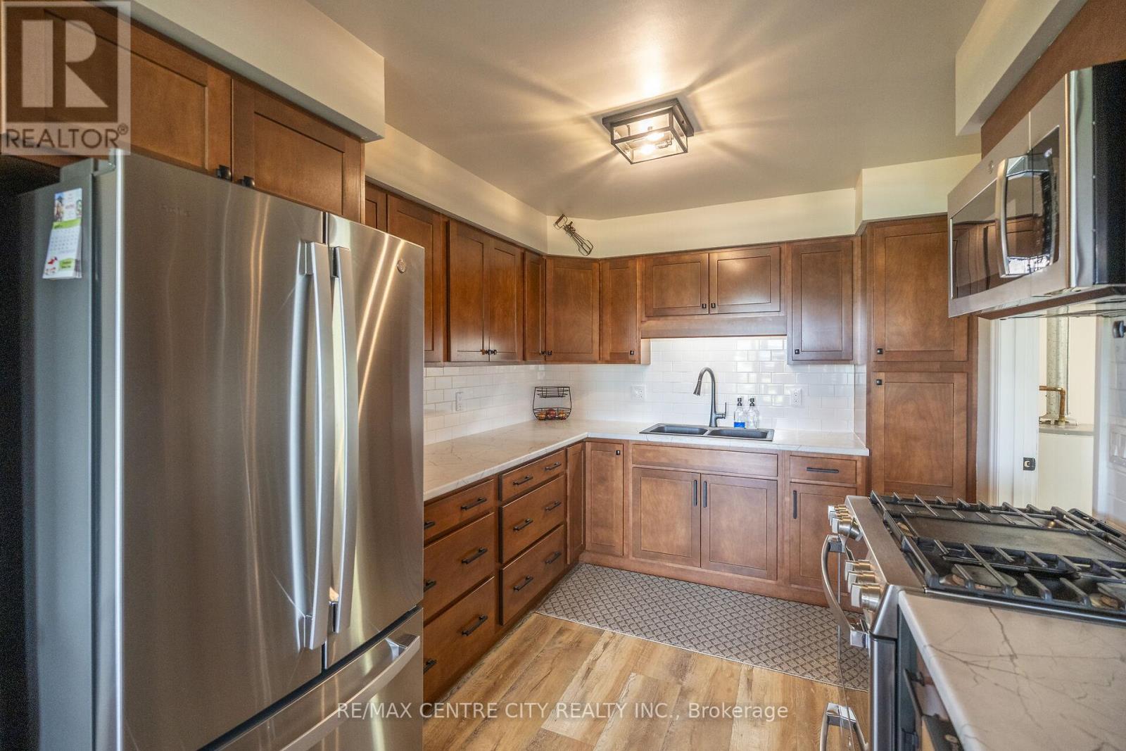 29883 West Bothwell Road, Chatham-Kent, Ontario  N0P 1C0 - Photo 4 - X13090452
