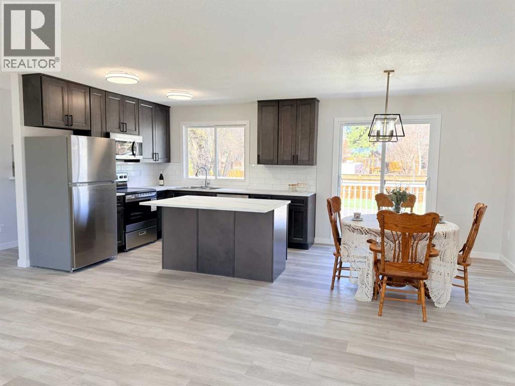 318 5 Avenue, Wainwright, Alberta  T9W 1A7 - Photo 5 - A2308769