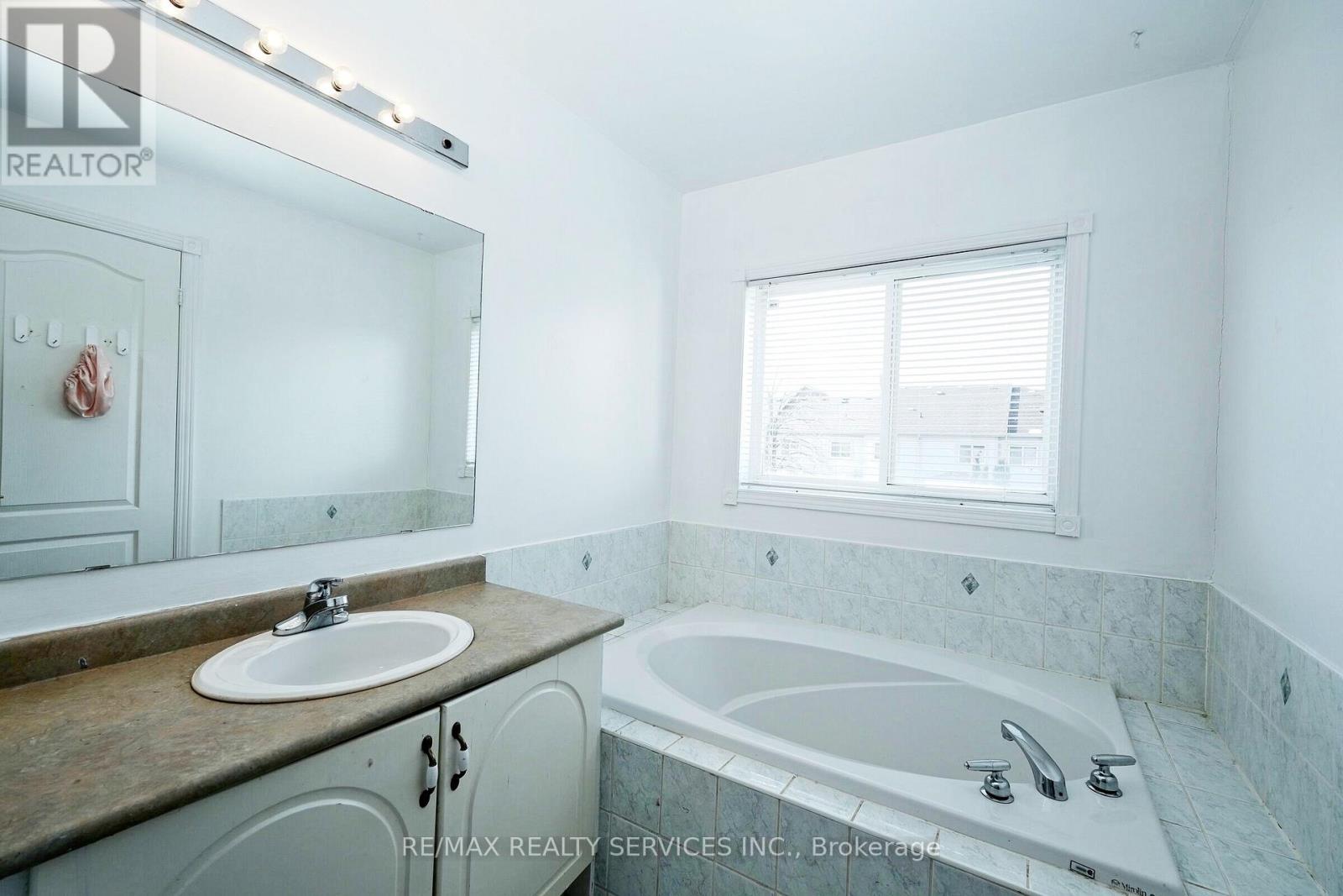 77 Monaco Court, Brampton, Ontario  L7A 1X5 - Photo 28 - W13093140