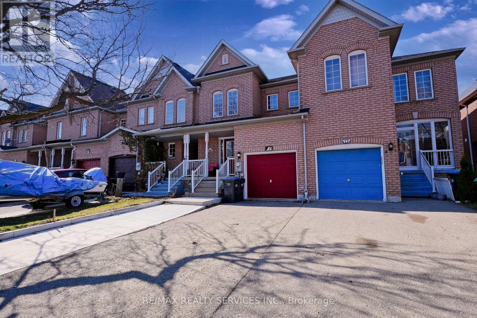 77 Monaco Court, Brampton, Ontario  L7A 1X5 - Photo 3 - W13093140