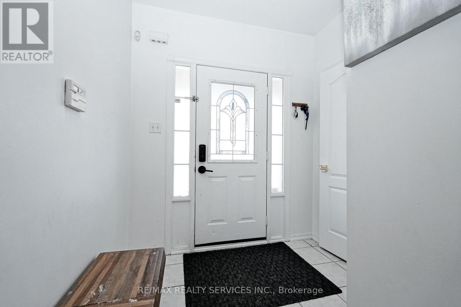 77 Monaco Court, Brampton, Ontario  L7A 1X5 - Photo 7 - W13093140