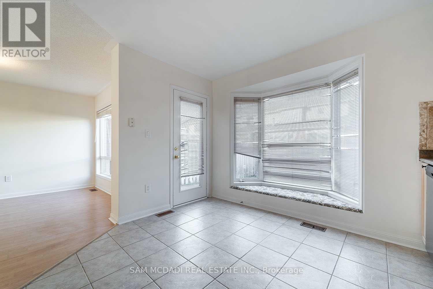 2447 Baintree Crescent, Oakville, Ontario  L6M 4W9 - Photo 12 - W13093156
