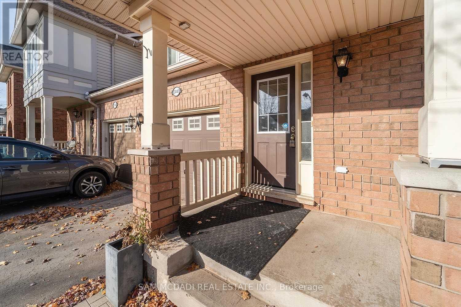2447 Baintree Crescent, Oakville, Ontario  L6M 4W9 - Photo 2 - W13093156