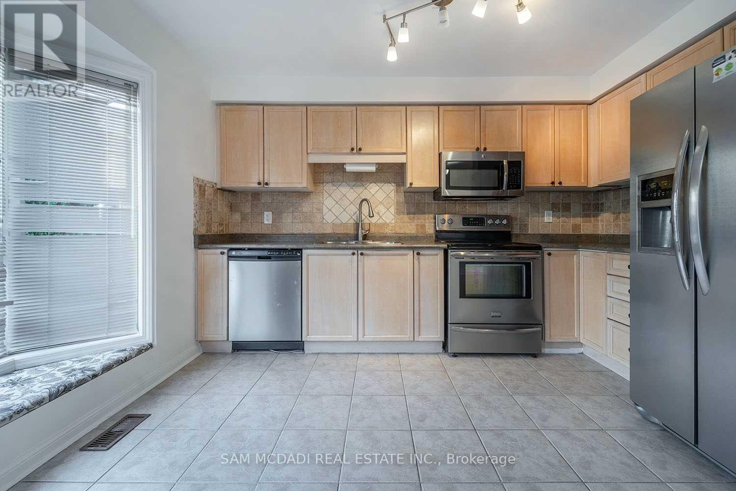 2447 Baintree Crescent, Oakville, Ontario  L6M 4W9 - Photo 9 - W13093156