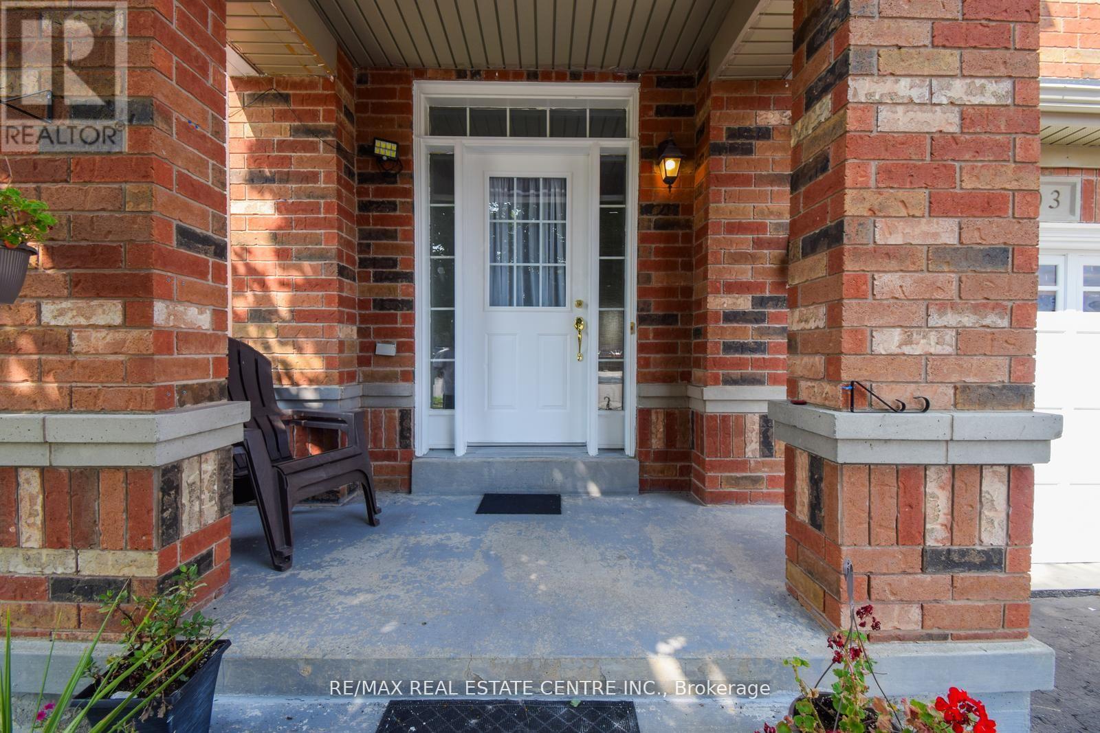 103 Botavia Downs Drive, Brampton, Ontario  L7A 3P6 - Photo 2 - W13093206