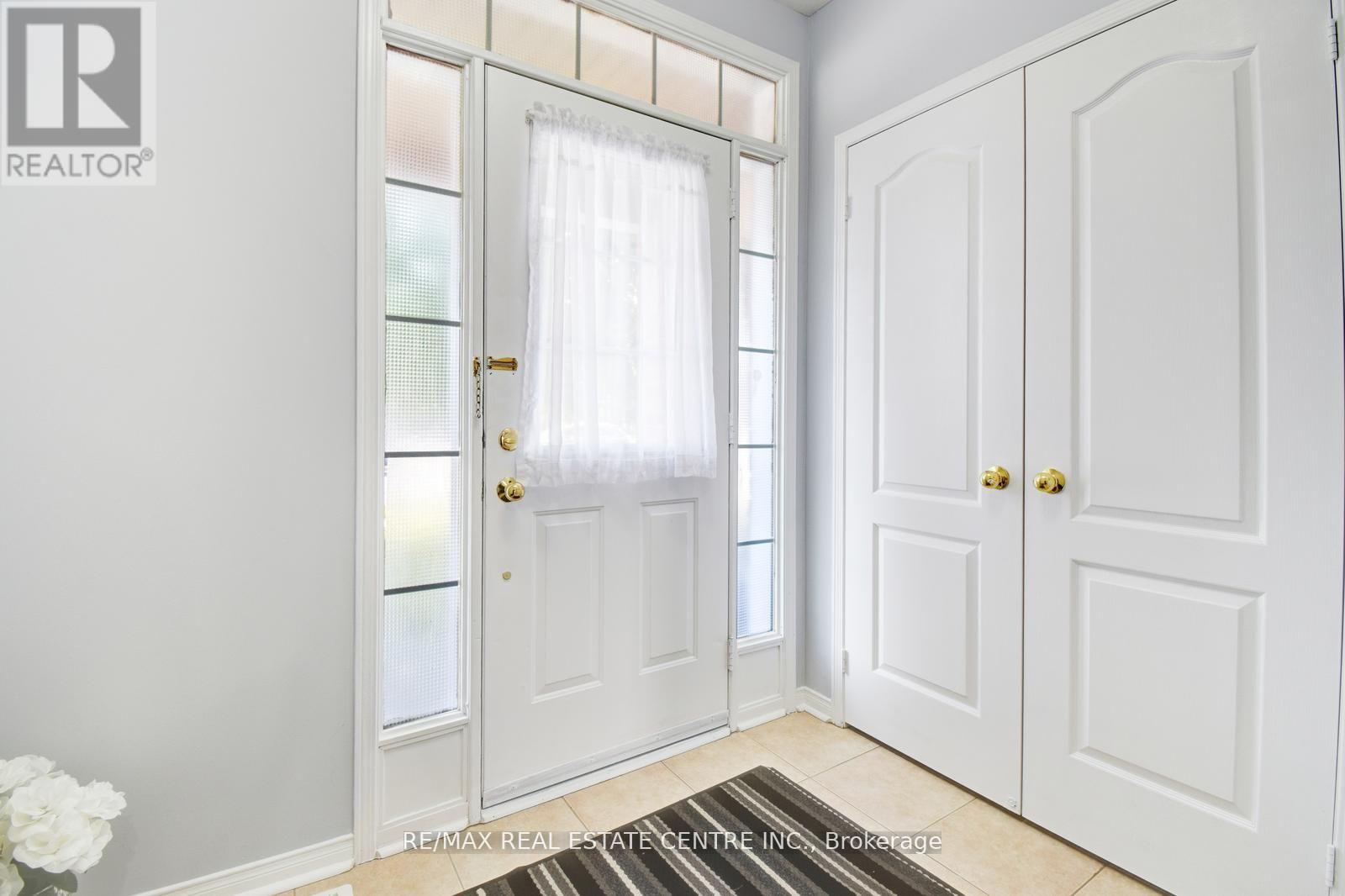 103 Botavia Downs Drive, Brampton, Ontario  L7A 3P6 - Photo 3 - W13093206