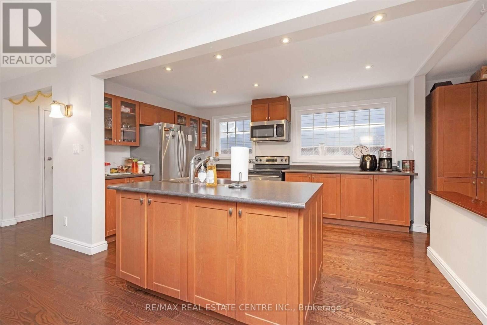 1172 Queens Avenue, Oakville, Ontario  L6H 2B5 - Photo 4 - W13093218