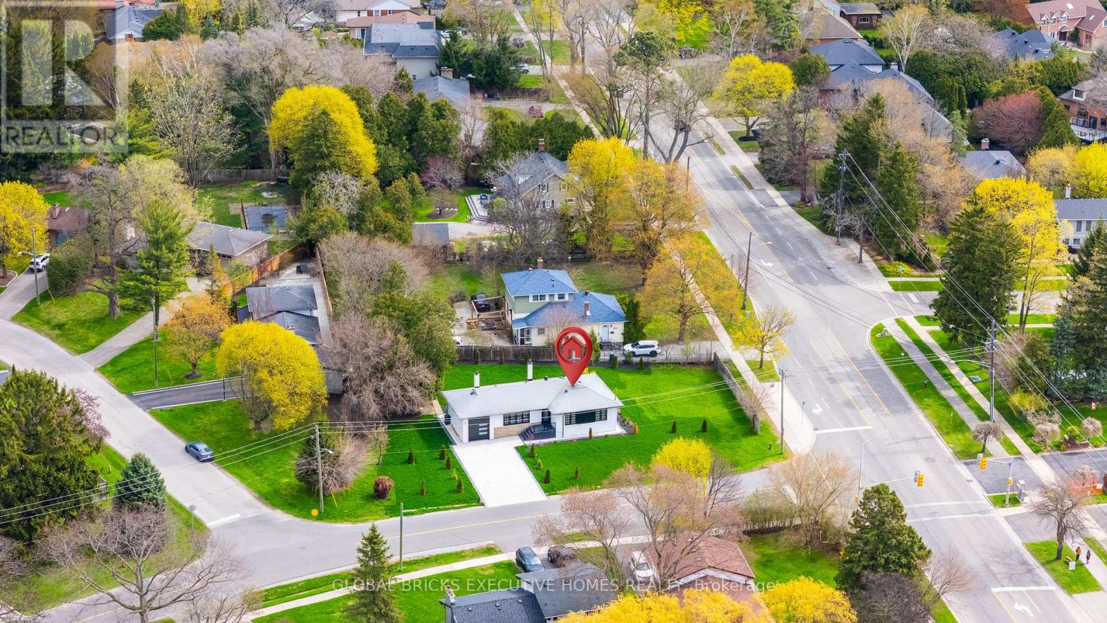 307 Lees Lane, Oakville, Ontario  L6L 4S2 - Photo 4 - W13093220