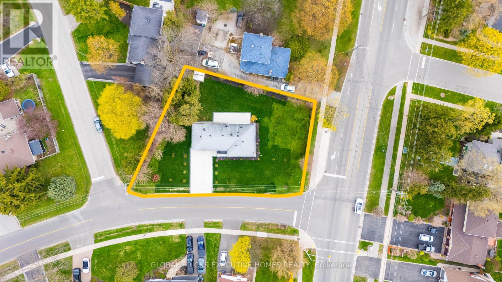 307 Lees Lane, Oakville, Ontario  L6L 4S2 - Photo 7 - W13093220