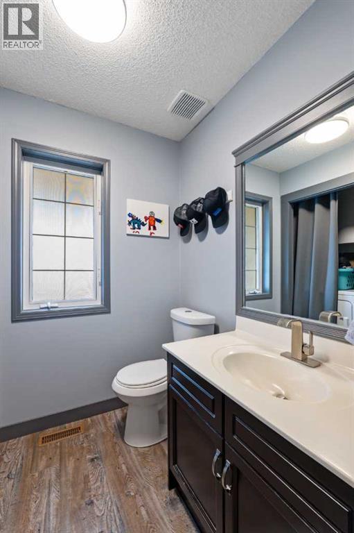 11 Woodside Circle, Airdrie, Alberta  T4B 2H8 - Photo 11 - A2306715