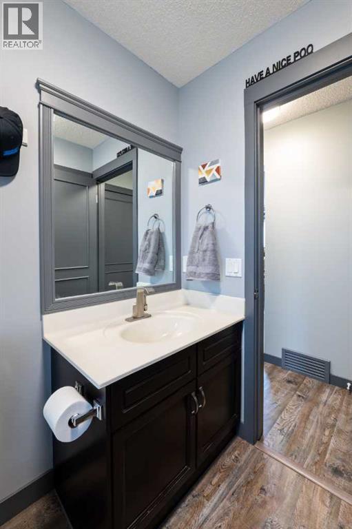 11 Woodside Circle, Airdrie, Alberta  T4B 2H8 - Photo 12 - A2306715
