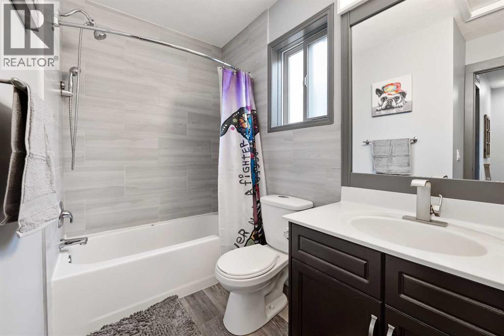 11 Woodside Circle, Airdrie, Alberta  T4B 2H8 - Photo 17 - A2306715