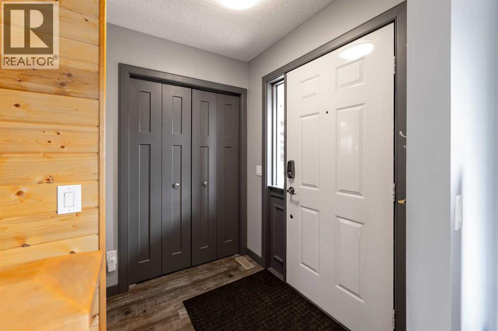 11 Woodside Circle, Airdrie, Alberta  T4B 2H8 - Photo 4 - A2306715