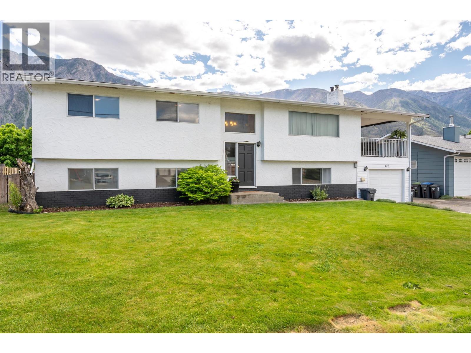 617 3rd Avenue, Keremeos, British Columbia  V0X 1N2 - Photo 1 - 10386226