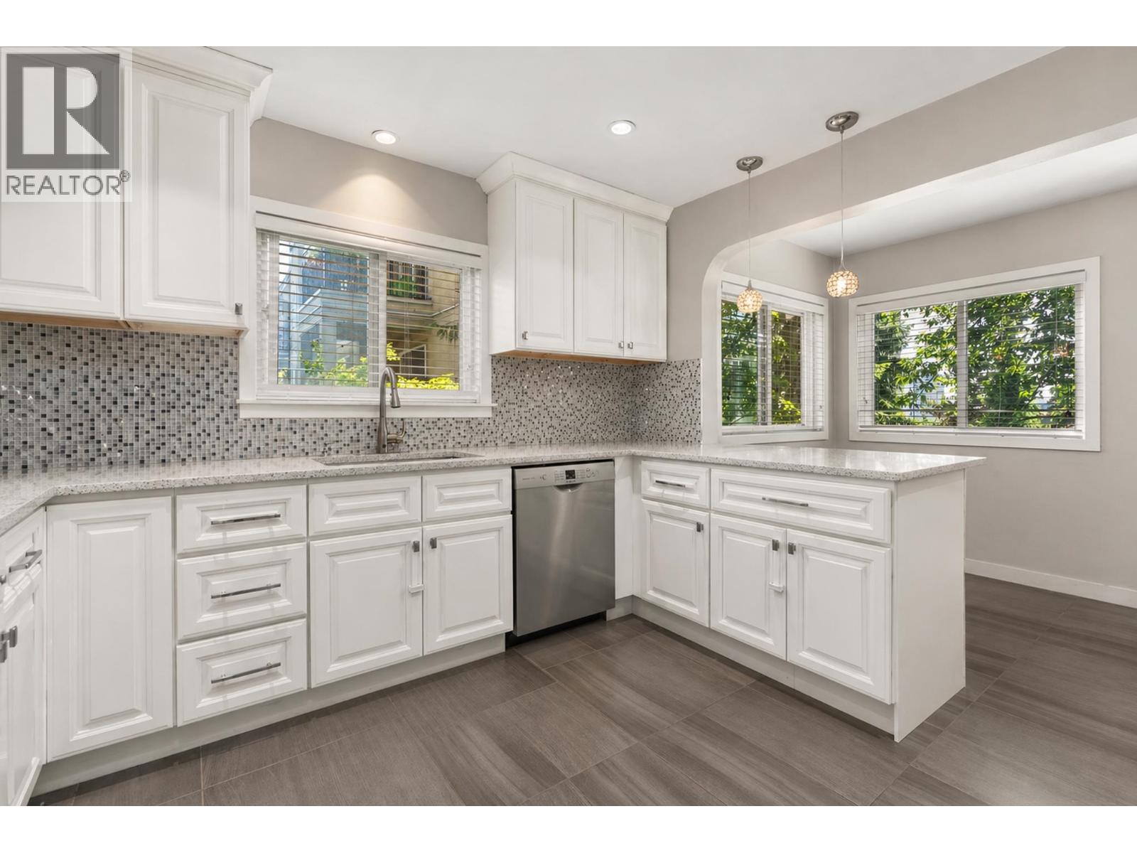 212 Mowat Street, New Westminster, British Columbia  V3M 4B2 - Photo 7 - R3120244