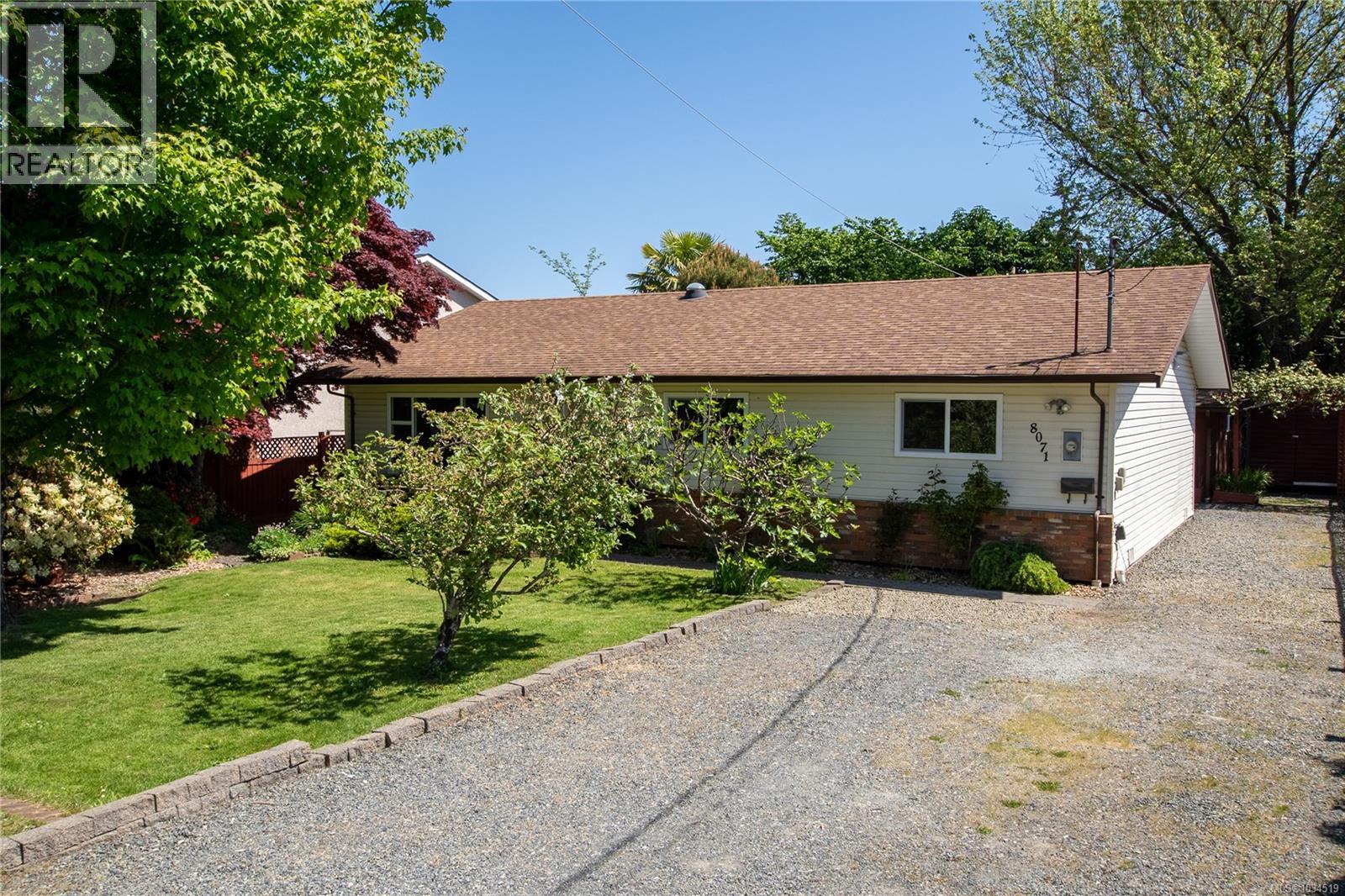 8071 Queen St, Crofton, British Columbia  V0R 1R0 - Photo 2 - 1034519
