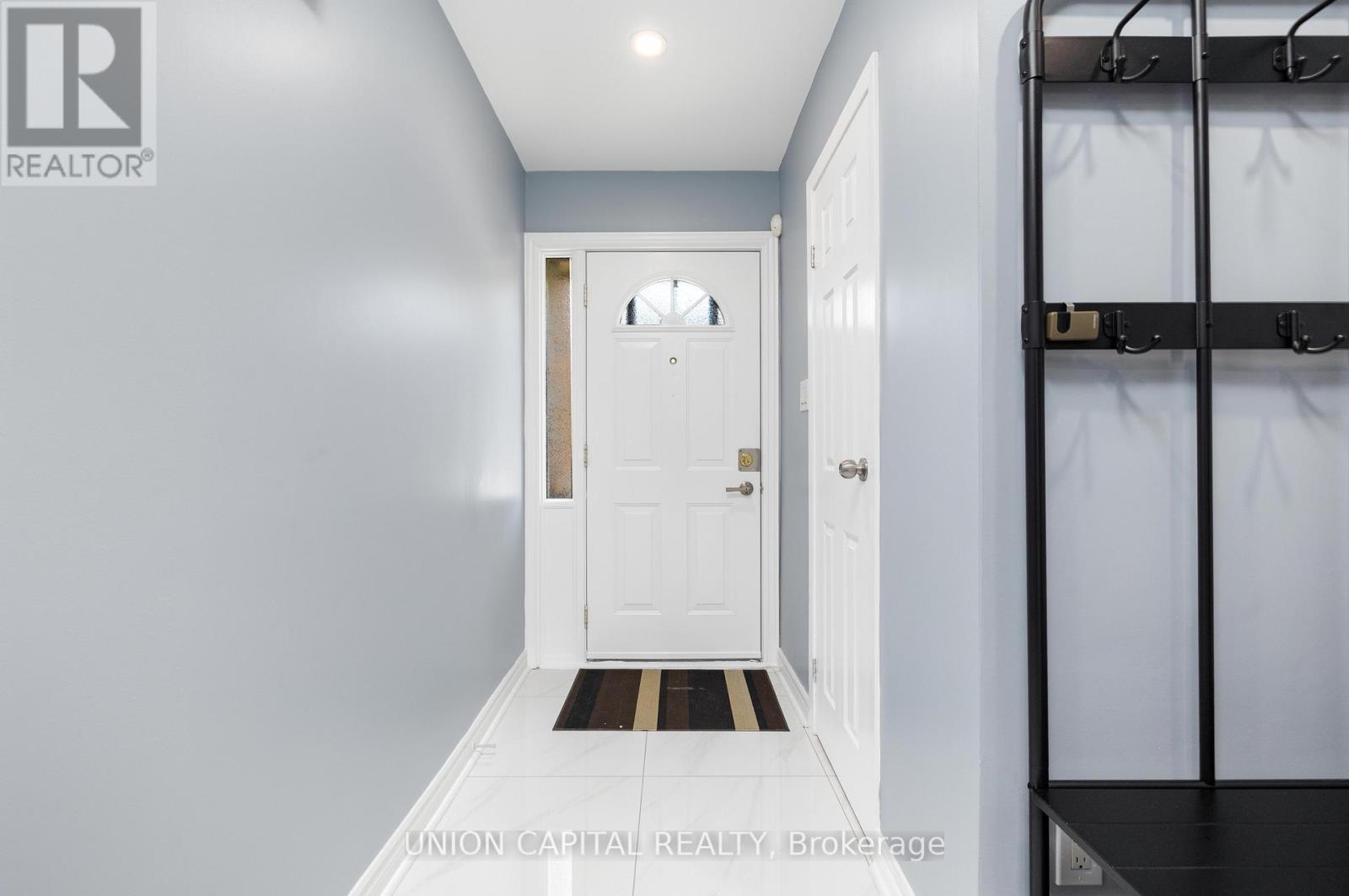 227 Huntingdale Boulevard, Toronto, Ontario  M1W 1T2 - Photo 3 - E13093274