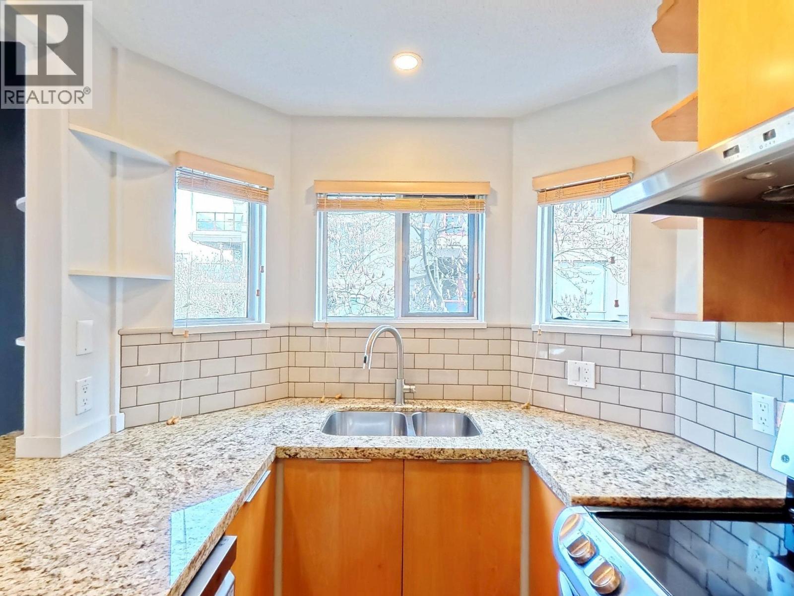 201 1868 W 8th Avenue, Vancouver, British Columbia  V6J 5G3 - Photo 10 - R3120515