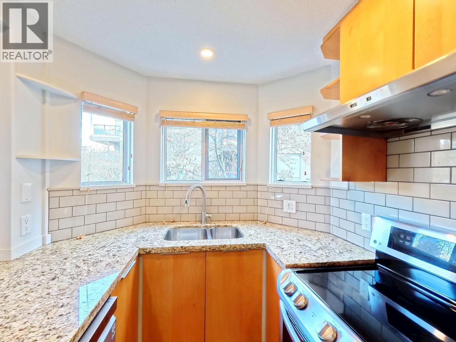 201 1868 W 8th Avenue, Vancouver, British Columbia  V6J 5G3 - Photo 11 - R3120515