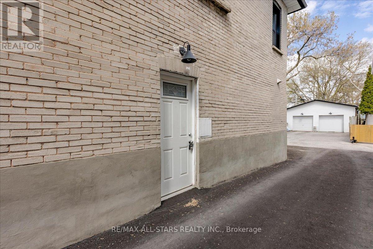 Main Floor - 387 Ontario Street, Newmarket, Ontario  L3Y 2K5 - Photo 2 - N13038544