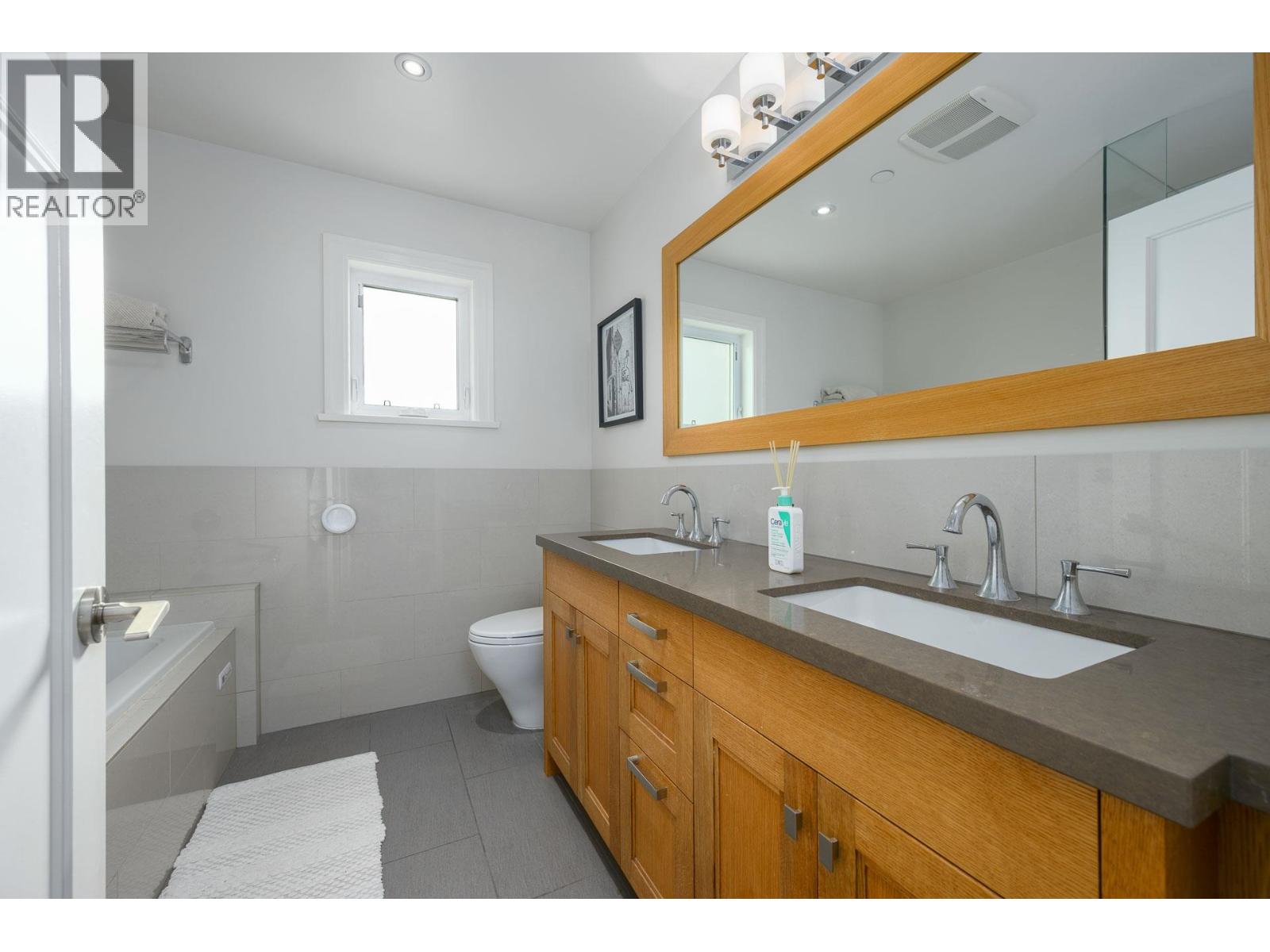 4241 Balkan Street, Vancouver, British Columbia  V5V 3Z4 - Photo 22 - R3120531