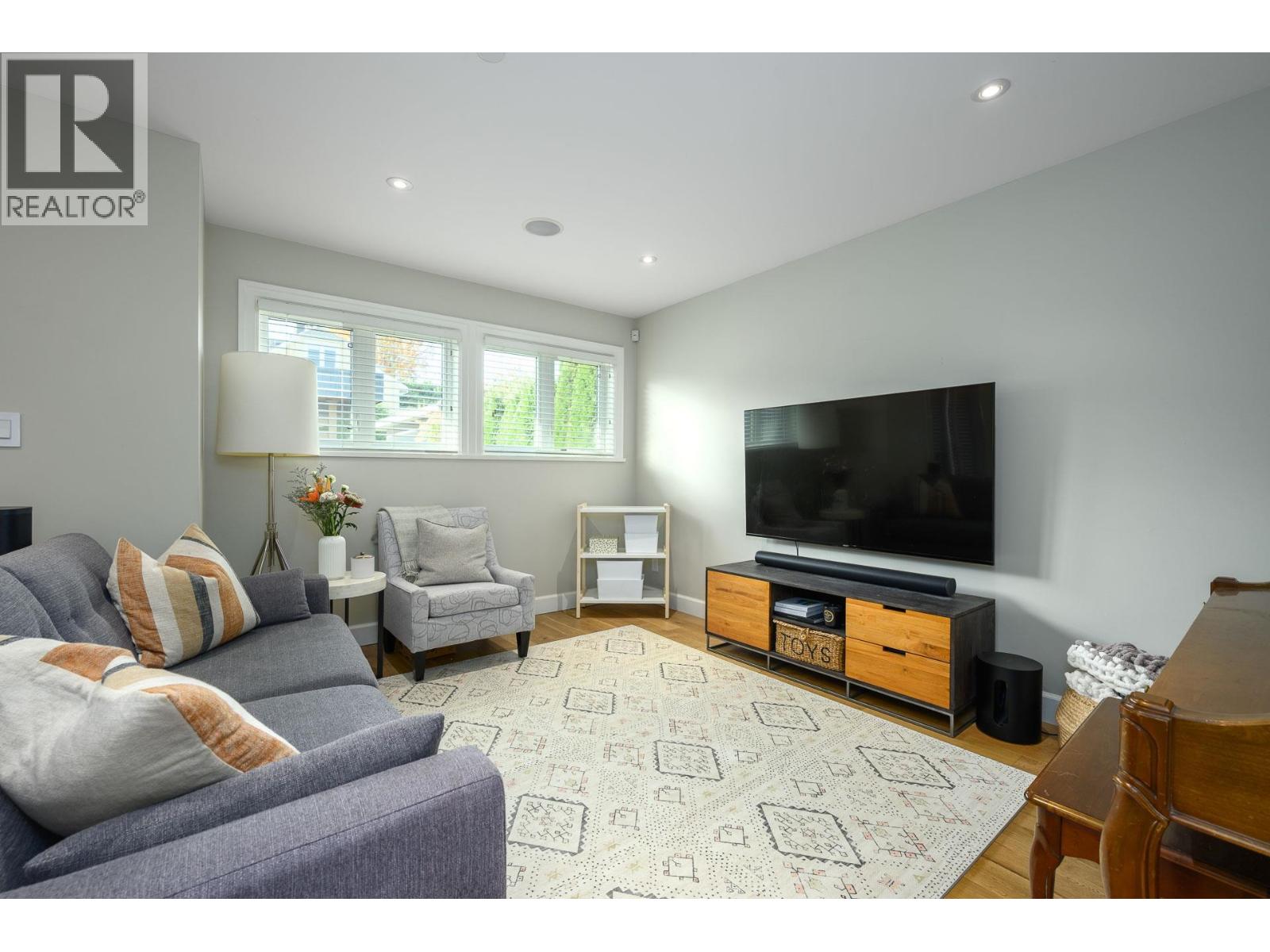 4241 Balkan Street, Vancouver, British Columbia  V5V 3Z4 - Photo 8 - R3120531