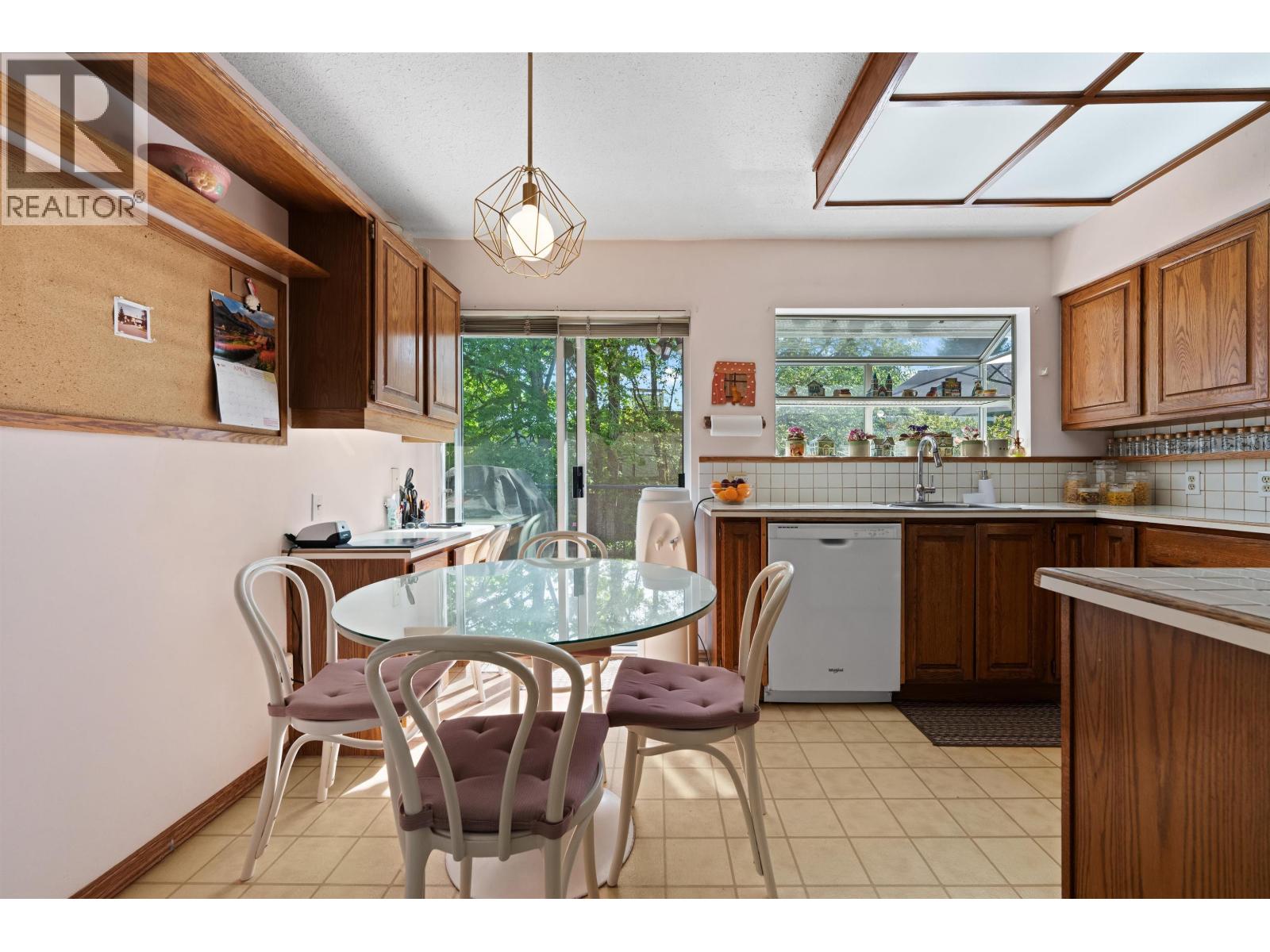689 Poplar Street, Coquitlam, British Columbia  V3J 3K7 - Photo 6 - R3120550