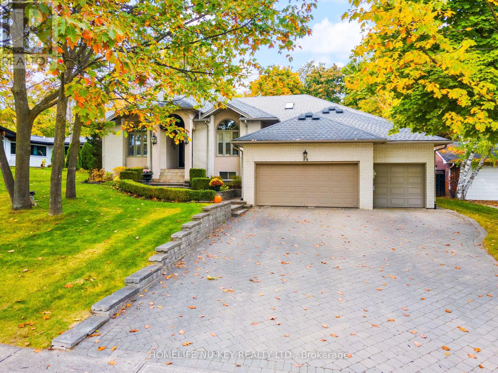 38 CASTLE DRIVE, Barrie, Ontario